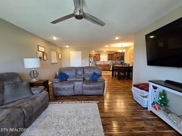 $255,000 | 609 South Proctor Boulevard, Oneida, TN 37841