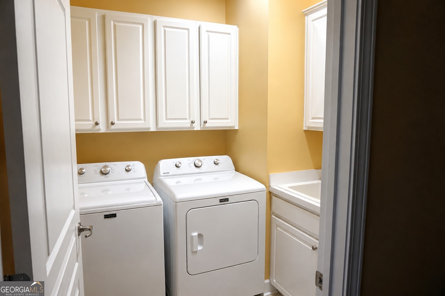1211 Water Front Road Greensboro, GA 30642 - Photo 20 of 40 a utility room with dryer and washer
