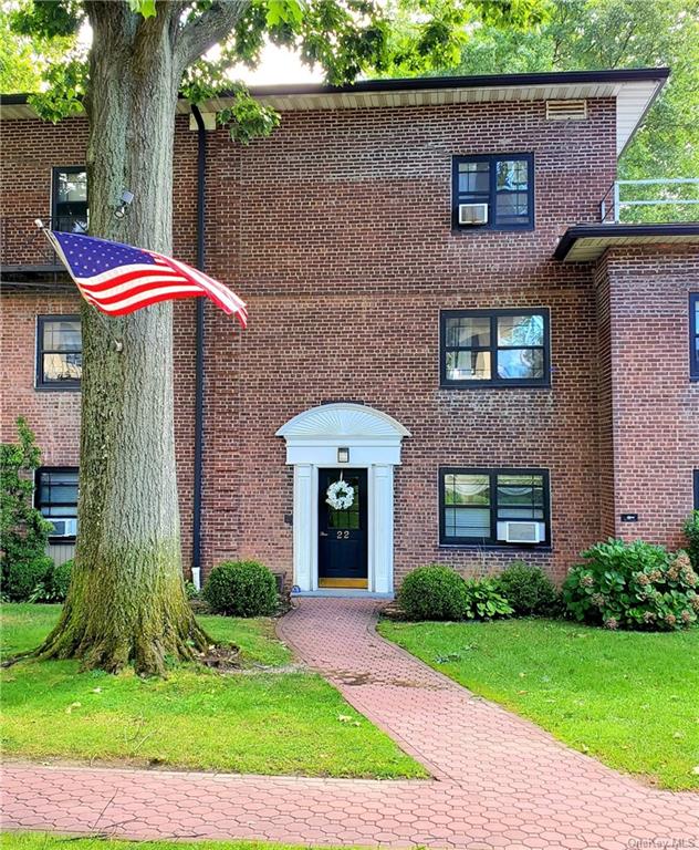 22 Manchester Road, Unit 2R, Eastchester, NY 10709 Compass