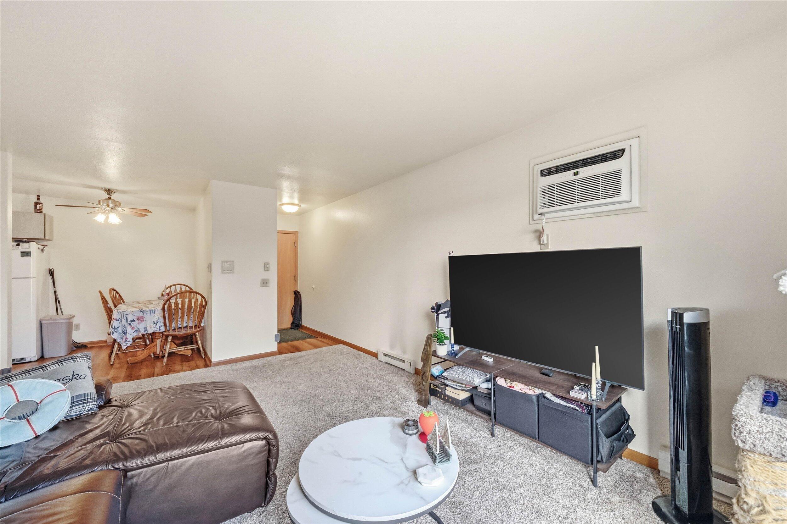 1406 Creek Road, Unit 7 West Bend, WI 53090 - Photo 5 of 25 05-Living Room