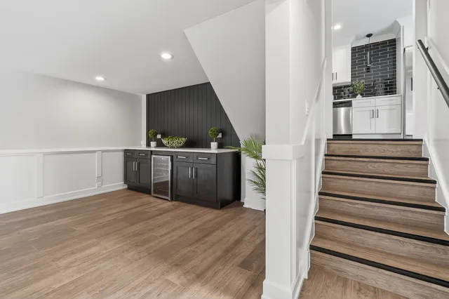 $319,500 | 15554 South Park Avenue, South Holland, IL 60473