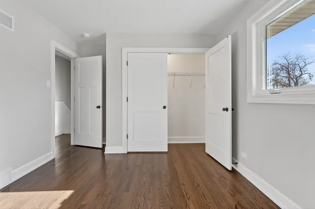 $319,500 | 15554 South Park Avenue, South Holland, IL 60473