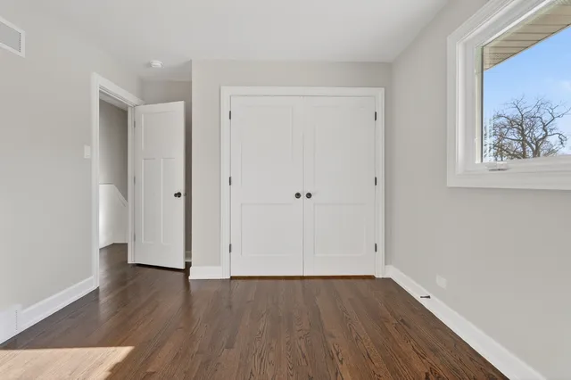 $319,500 | 15554 South Park Avenue, South Holland, IL 60473