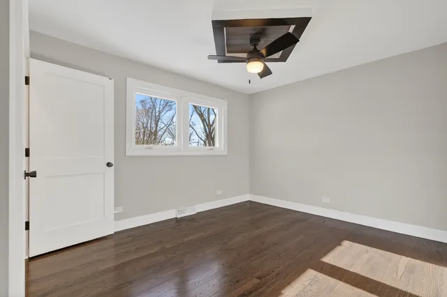 $319,500 | 15554 South Park Avenue, South Holland, IL 60473