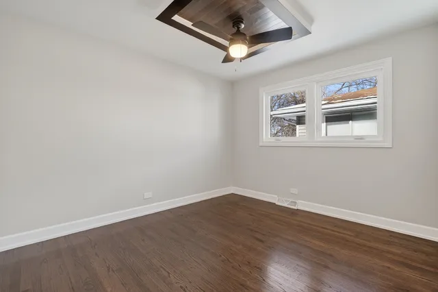 $319,500 | 15554 South Park Avenue, South Holland, IL 60473