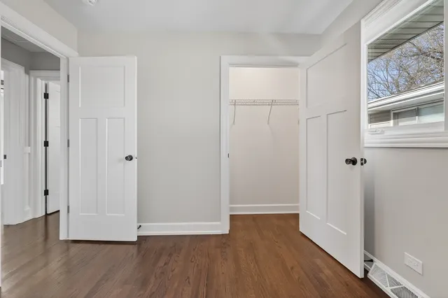 $319,500 | 15554 South Park Avenue, South Holland, IL 60473