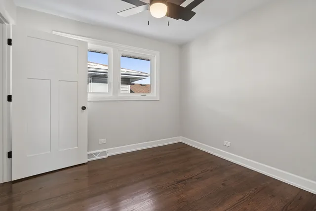 $319,500 | 15554 South Park Avenue, South Holland, IL 60473