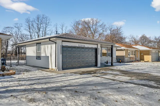 $319,500 | 15554 South Park Avenue, South Holland, IL 60473
