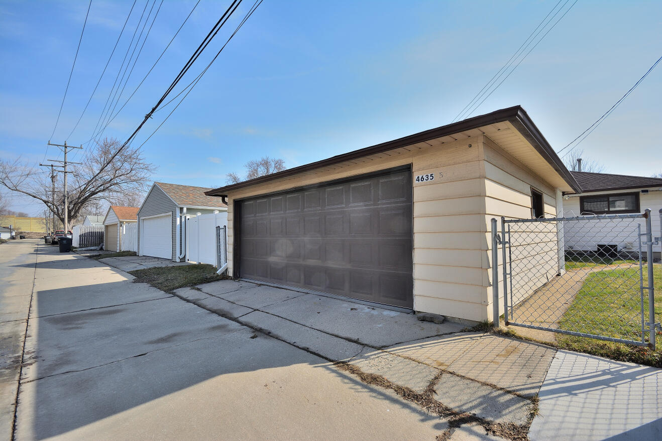 4635 South 50th Street Greenfield, WI 53220 - Photo 29 of 31 GARAGE
