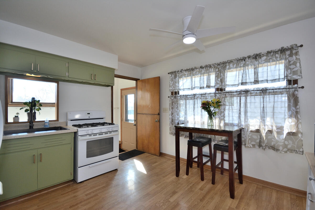4635 South 50th Street Greenfield, WI 53220 - Photo 7 of 31 KITCHEN