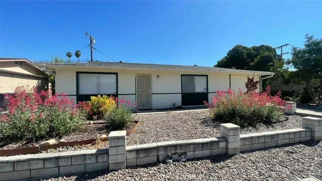 $1,800 | 43353 Acacia E Avenue, Hemet, CA 92544
