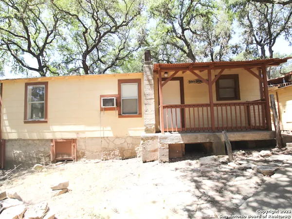 $825 | 12095 Park Road 37, Unit C, Lakehills, TX 78063