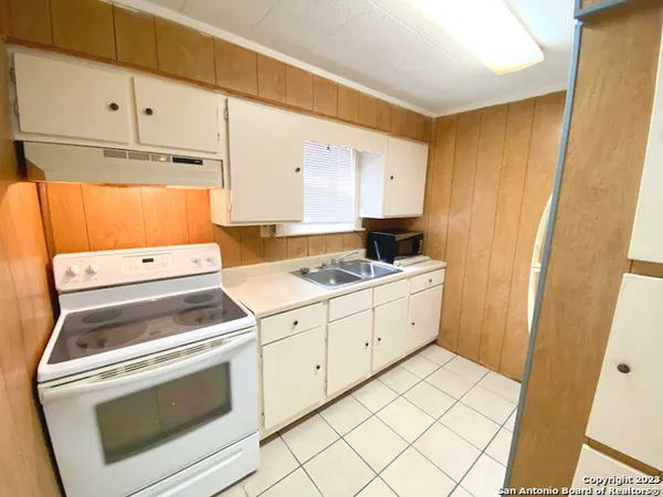 $825 | 12095 Park Road 37, Unit C, Lakehills, TX 78063