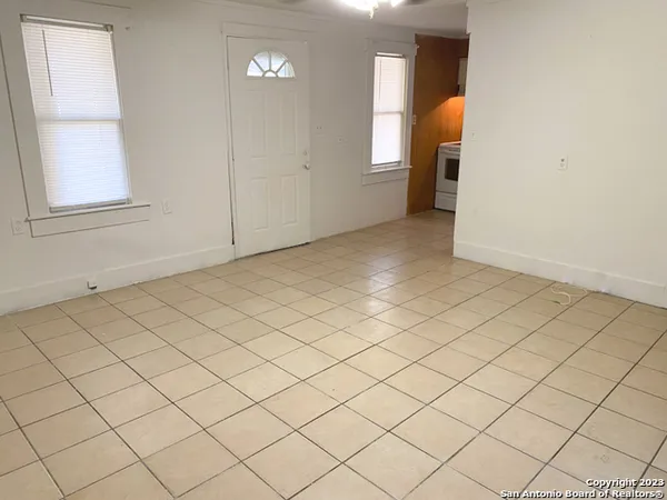 $825 | 12095 Park Road 37, Unit C, Lakehills, TX 78063