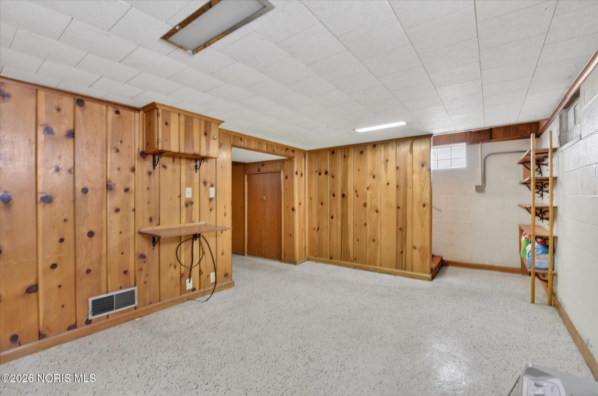 4214 Grantley Road Toledo, OH 43613 - Photo 27 of 39 32-4214-Grantley-Rd-Toledo-OH-43613-Wind