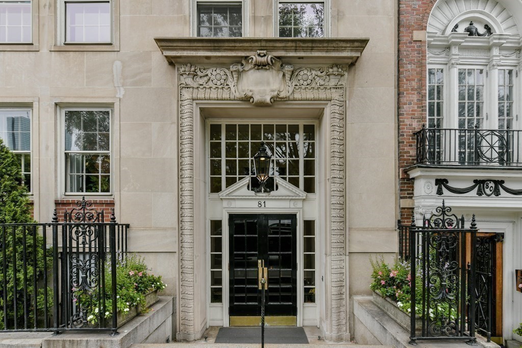 81 Beacon Street, Unit 8 Boston, MA 02108 - Photo 25 of 32 a front view of a house with a yard