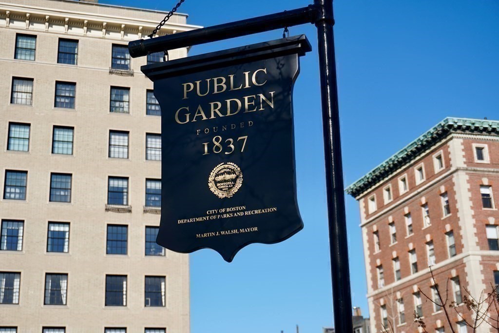 81 Beacon Street, Unit 8 Boston, MA 02108 - Photo 27 of 32 a close up of a street sign