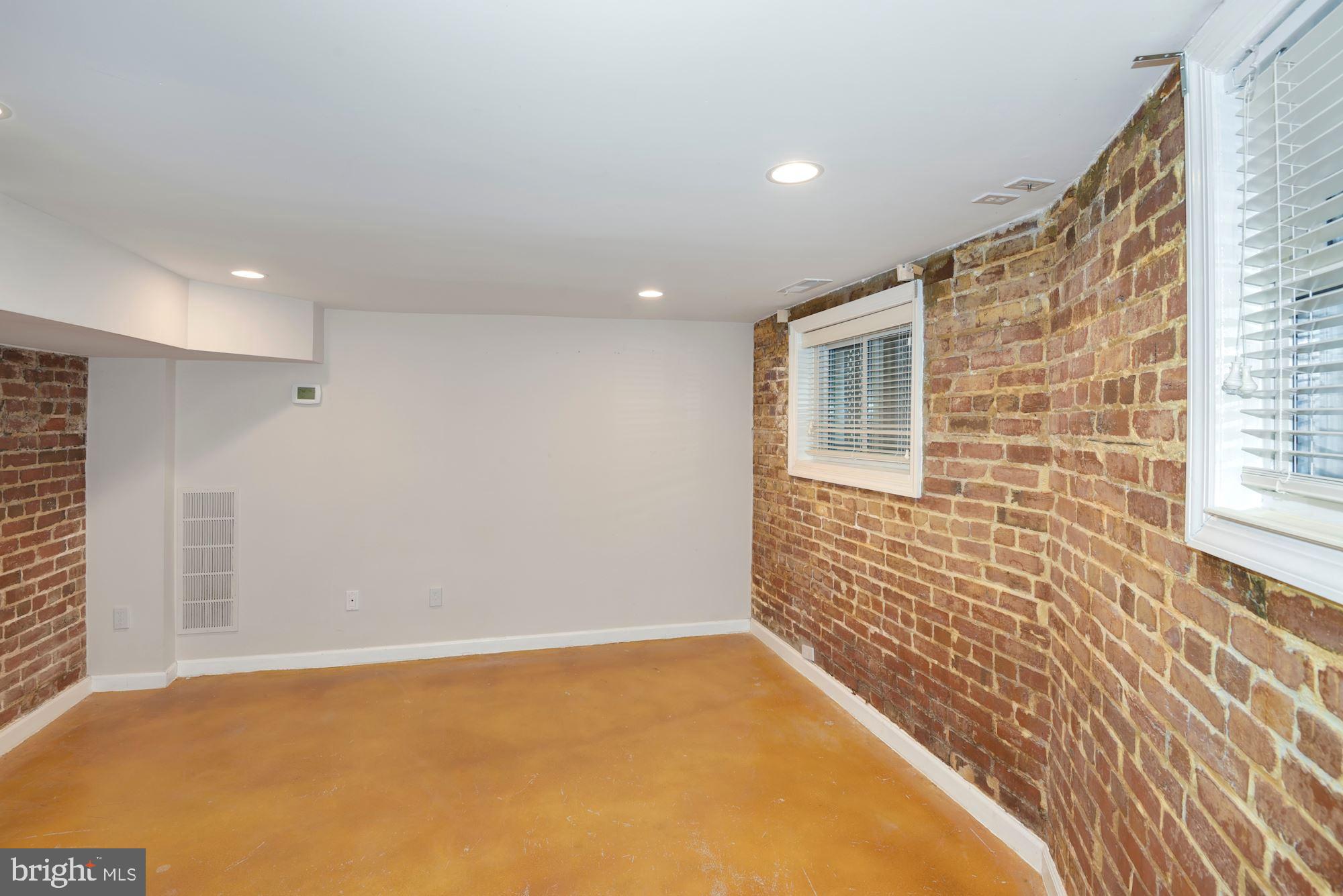 2721 Ontario Road Northwest, Unit B Washington, DC 20009 - Photo 18 of 21 Bedroom