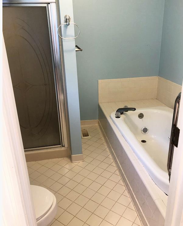 1607 Cairo Road Gallatin, TN 37066 - Photo 22 of 30 a bathroom with a tub and sink