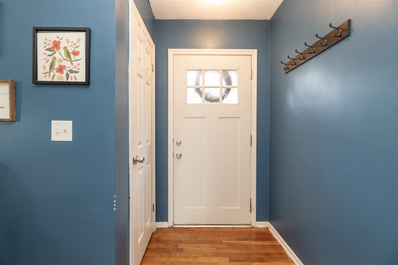 2022 Paddington Road Kalamazoo, MI 49001 - Photo 2 of 37