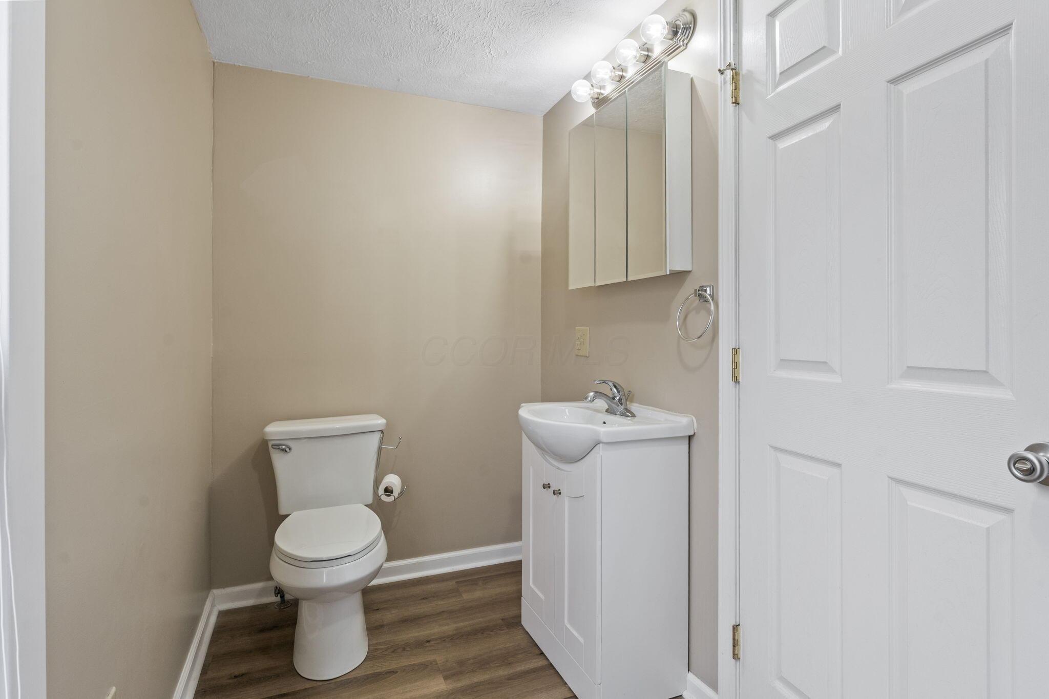 1414 Cedar Hill Road Lancaster, OH 43130 - Photo 20 of 36 Upstairs Full Bathroom