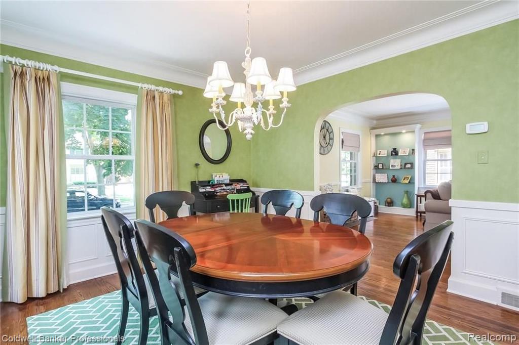 316 Merriweather Road Grosse Pointe Farms, MI 48236 - Photo 4 of 46