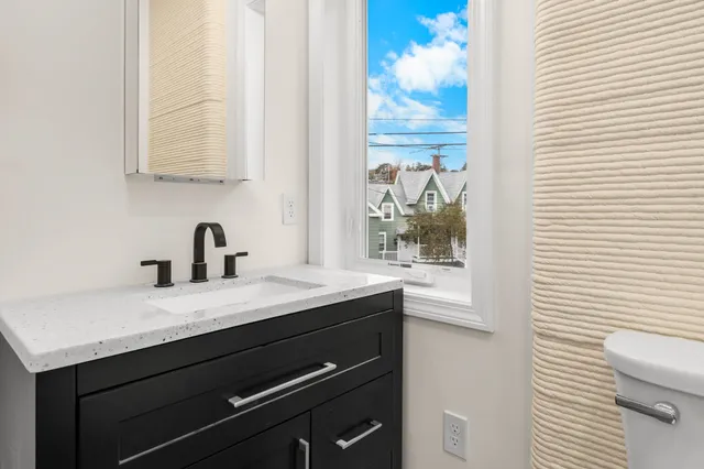 $720,000 | 32 Jane Street, Manchester, NH 03104