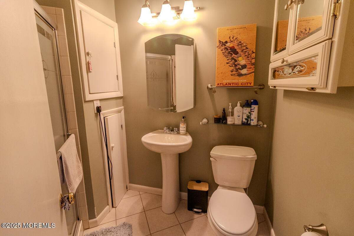 8 Hidden Harbor Drive Point Pleasant, NJ 08742 - Photo 21 of 32 a bathroom with a toilet sink and mirror