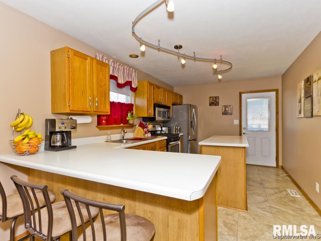 4101 Marie Drive Springfield, IL 62707 - Photo 3 of 32