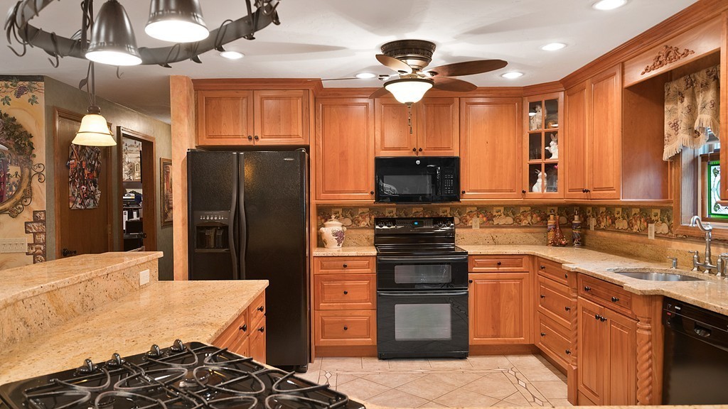 91 Dana Road Oxford, MA 01540 - Photo 3 of 26 Gallery Image 3