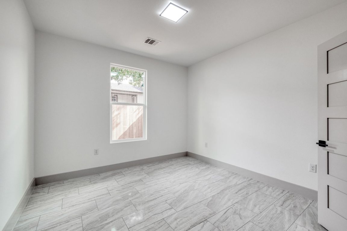 202 Washington Street Elgin, TX 78621 - Photo 19 of 26 Spare room with baseboards