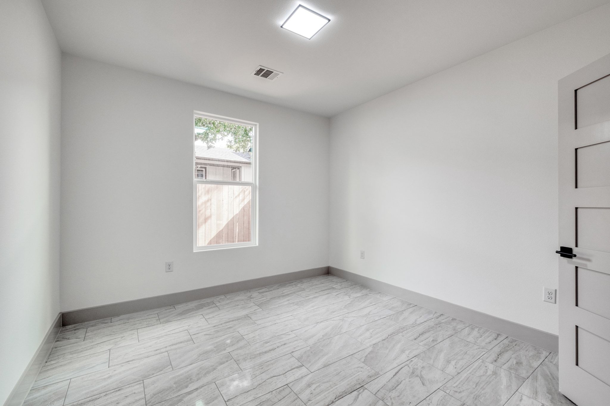 202 Washington Street Elgin, TX 78621 - Photo 19 of 26 Spare room with baseboards
