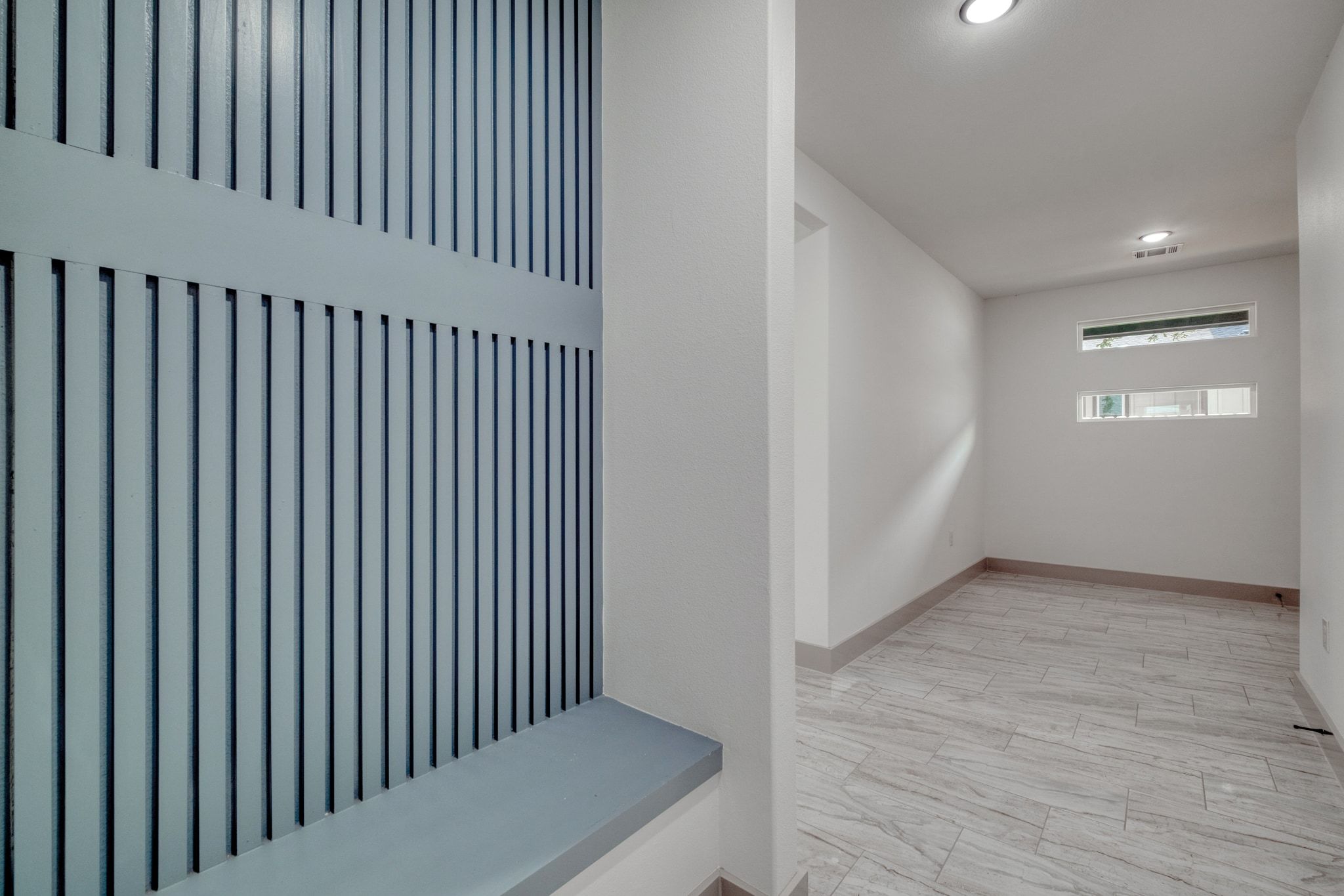 202 Washington Street Elgin, TX 78621 - Photo 22 of 26 Are right in front of Garage entrance with built in bench and decorative wall