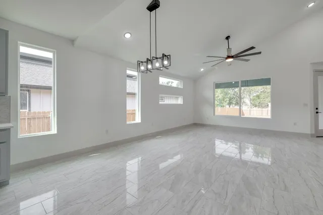 $370,000 | 202 Washington Street, Elgin, TX 78621