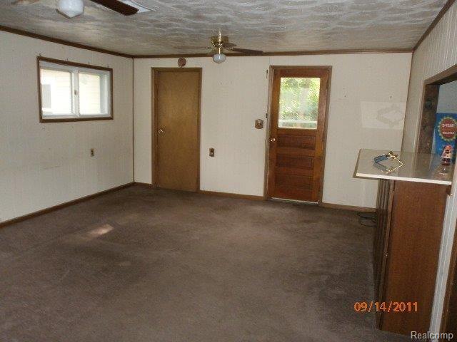 1894 Weir Road Walled Lake, MI 48390 - Photo 6 of 9 FAMILYROOM