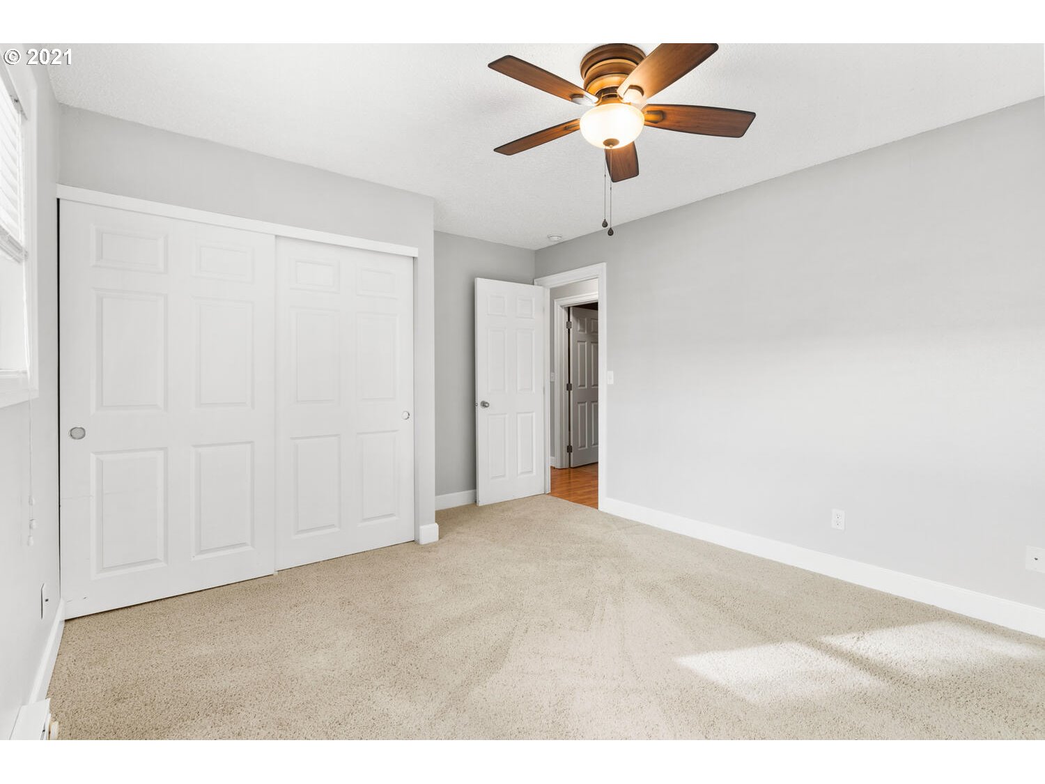 8065 North Ivanhoe Street, Unit 5 Portland, OR 97203 - Photo 15 of 32 a view of an empty room