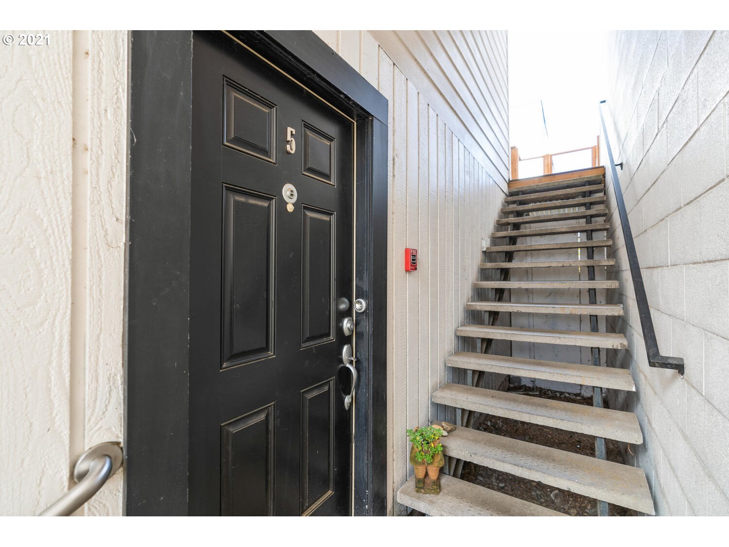 8065 North Ivanhoe Street, Unit 5 Portland, OR 97203 - Photo 3 of 32 a view of entryway with wooden floor