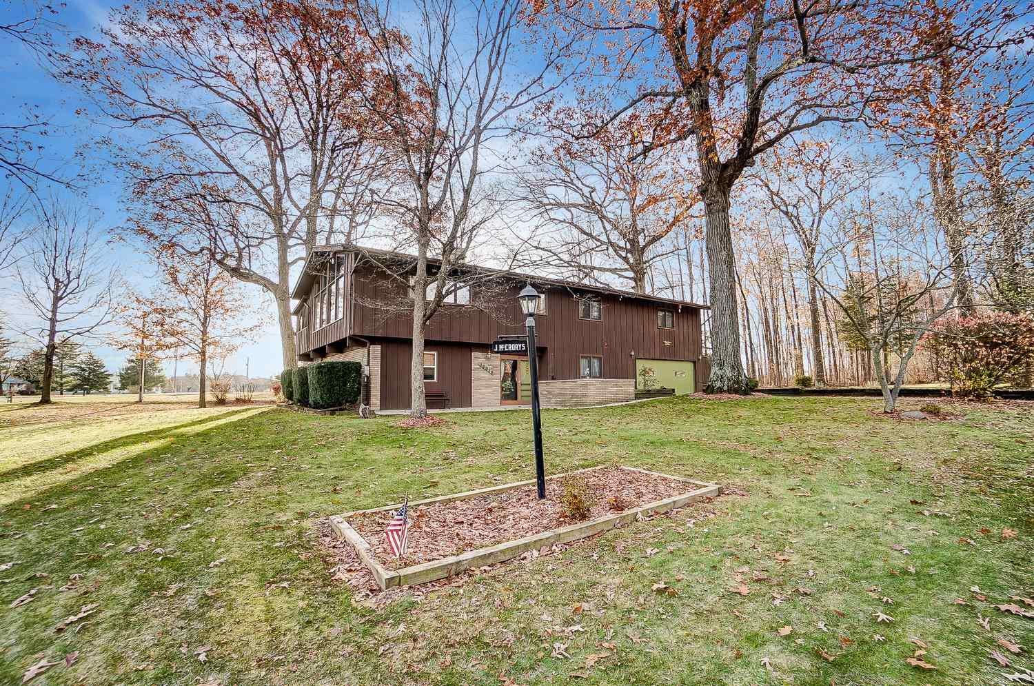 10018 Muldoon Road Fort Wayne, IN 46819 - Photo 1 of 31