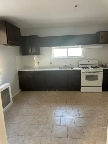 $2,900 | 31 East 32nd Street, Unit 2, Bayonne, NJ 07002