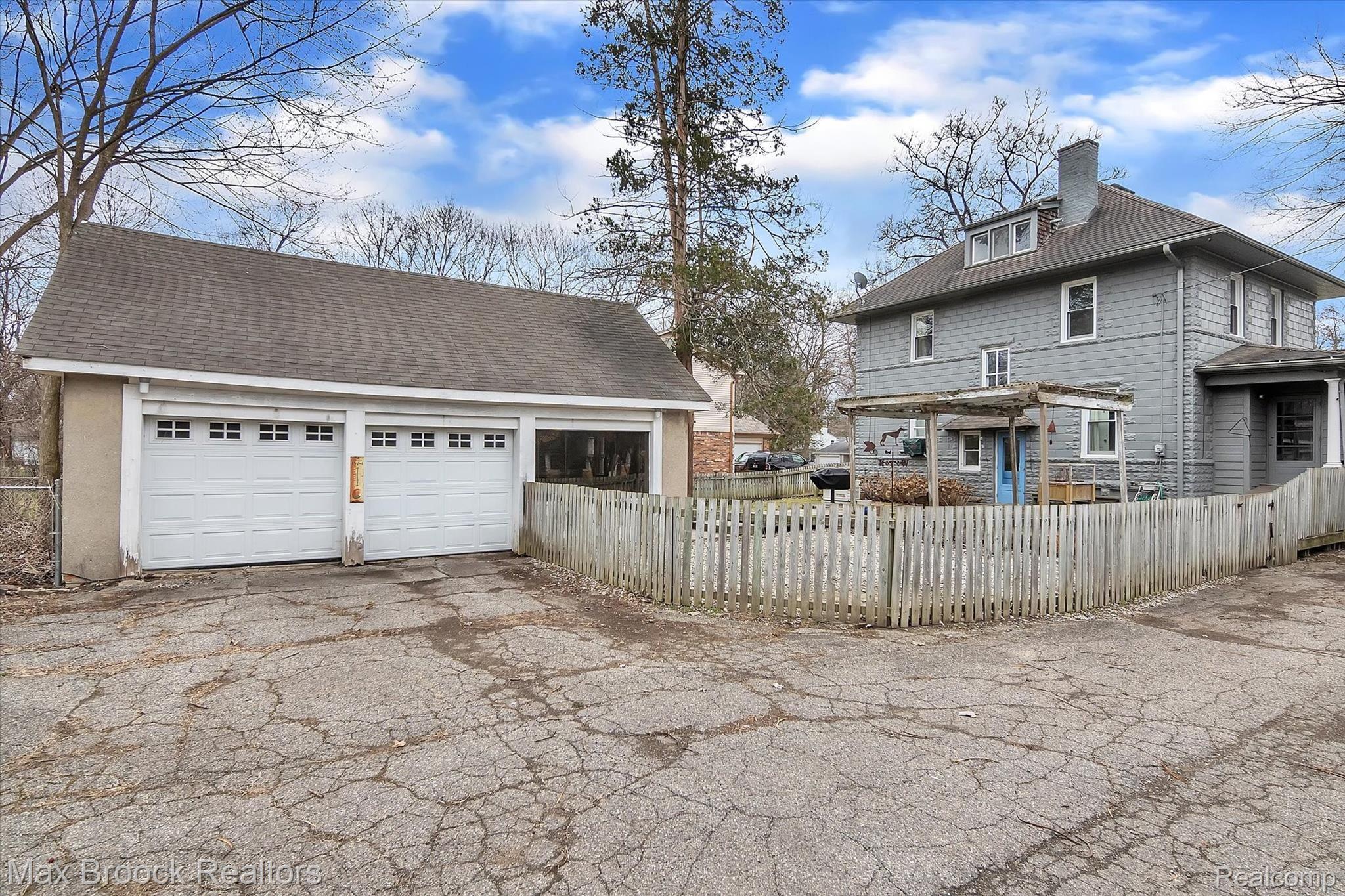 2300 West Maple Road Bloomfield Hills, MI 48301 - Photo 39 of 50 47-2300-W-Maple-Rd-WindowStill-Real-Estate-Photography-47.jpg