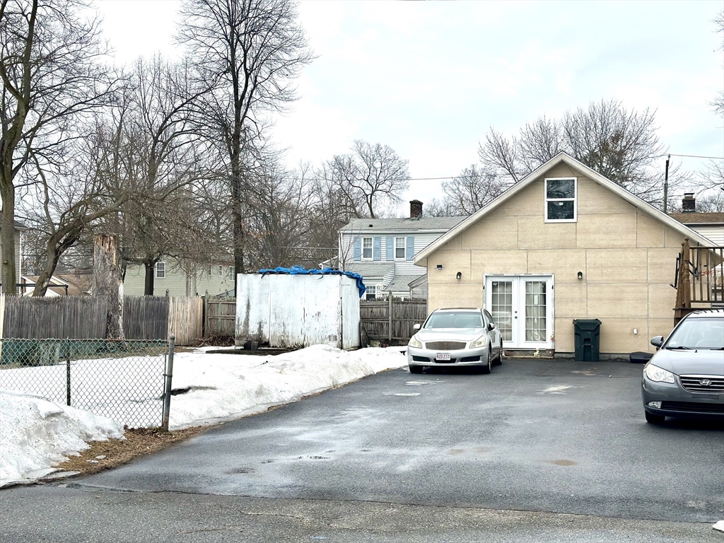 127 Elijah Street Springfield, MA 01109 - Photo 23 of 36