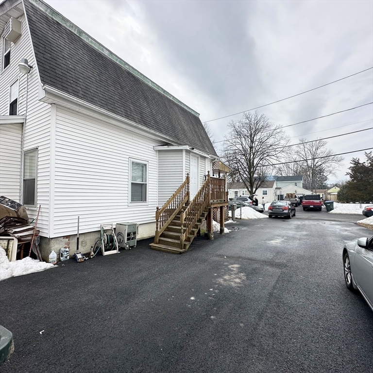 127 Elijah Street Springfield, MA 01109 - Photo 32 of 36