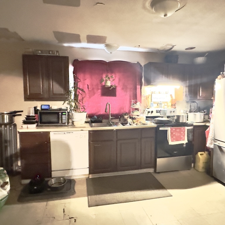 127 Elijah Street Springfield, MA 01109 - Photo 7 of 36