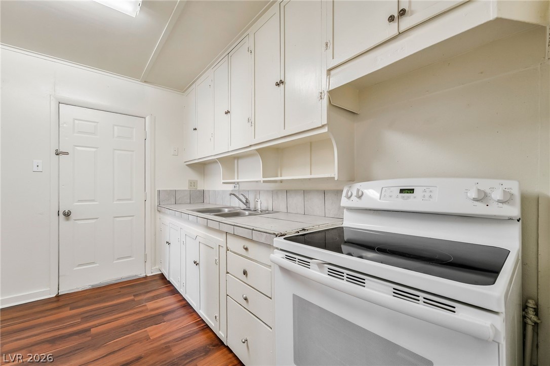 2 California Way Henderson, NV 89015 - Photo 9 of 29 Kitchen offers functional cabinet storage and a standard electric range.