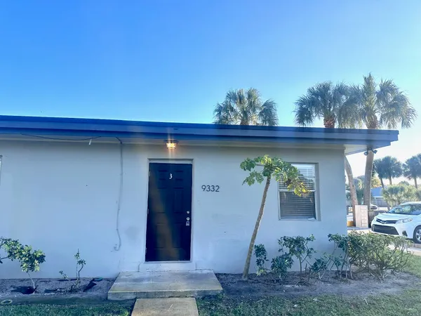 $1,900 | 9326 Sunrise Drive, Unit 9332, West Palm Beach, FL 33403