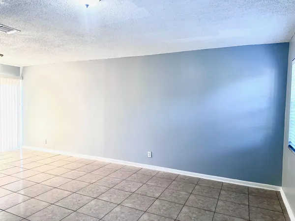 $1,900 | 9326 Sunrise Drive, Unit 9332, West Palm Beach, FL 33403