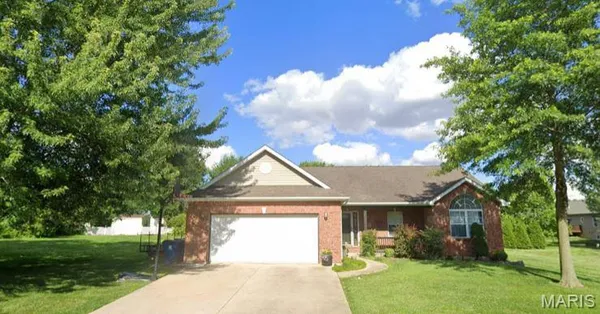 $335,000 | 1966 Captains Drive, Worden, IL 62097