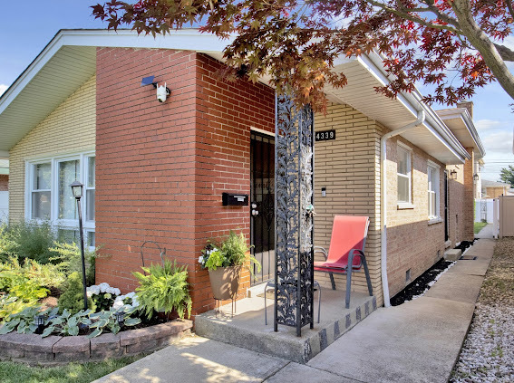 4339 West 83rd Street Chicago, IL 60652 - Photo 3 of 27