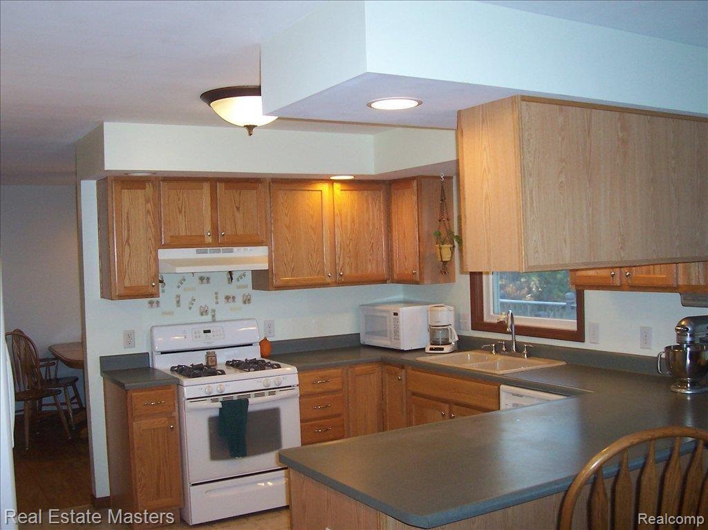 7590 Rynn Road Avoca, MI 48006 - Photo 7 of 22 KITCHEN