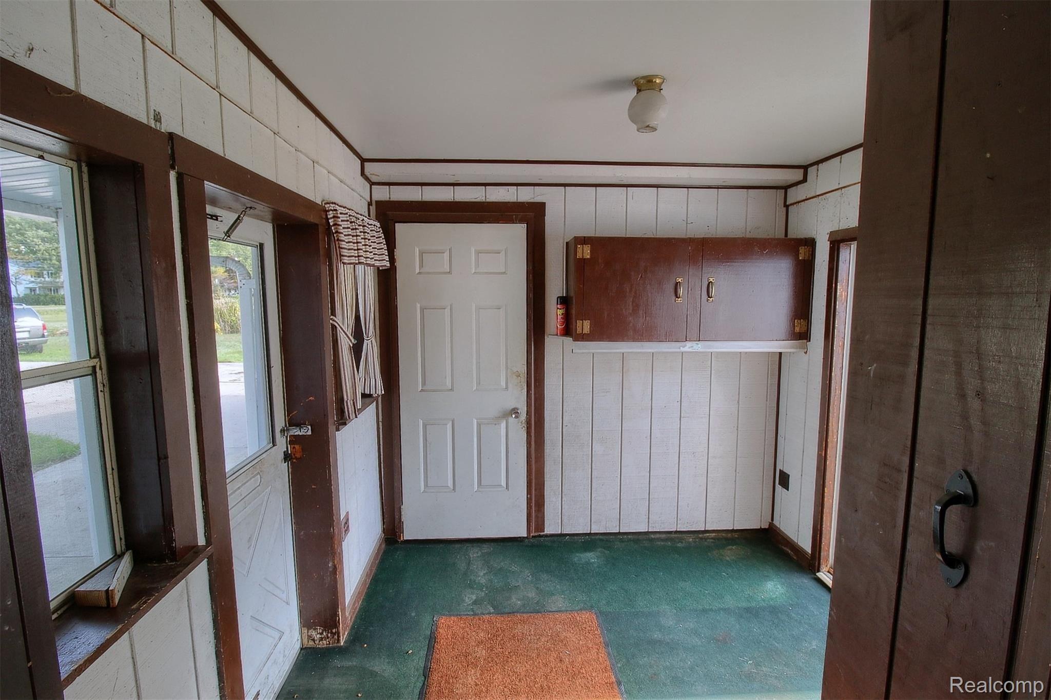 29225 Grix Road New Boston, MI 48164 - Photo 18 of 33 18-Mudroom.jpg